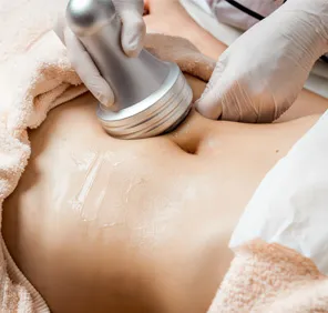 Woman undergoing Slimzing therapy on her belly.